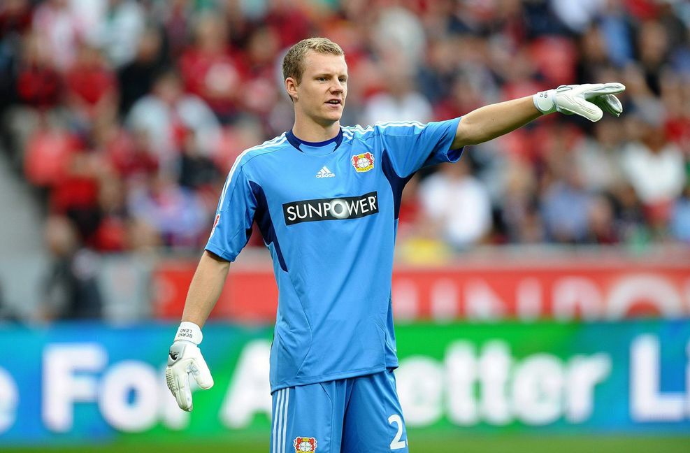 Dann ging es ganz schnell:  Am 10. August 2011 wurde Leno bis zum Jahresende  an Bayer 04 Leverkusen ausgeliehen, da deren Stammtorhüter René Adler zum Saisonbeginn verletzungsbedingt ausgefallen war.  Vier Tage nach dem Abschluss dieses auf knapp fünf Monate befristeten Leihgeschäfts gab Leno am zweiten Spieltag sein Bundesligadebüt beim 1:0-Heimsieg der Leverkusener gegen Werder Bremen.