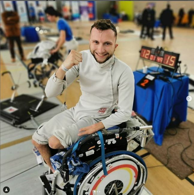 Maurice Schmidt, Weltklasse-Rollstuhlfechter der SV Böblingen, sucht mit seinen Eltern händeringend eine Bleibe für drei Sportlerkollegen und deren Anhang.      Bild: Instagram/z