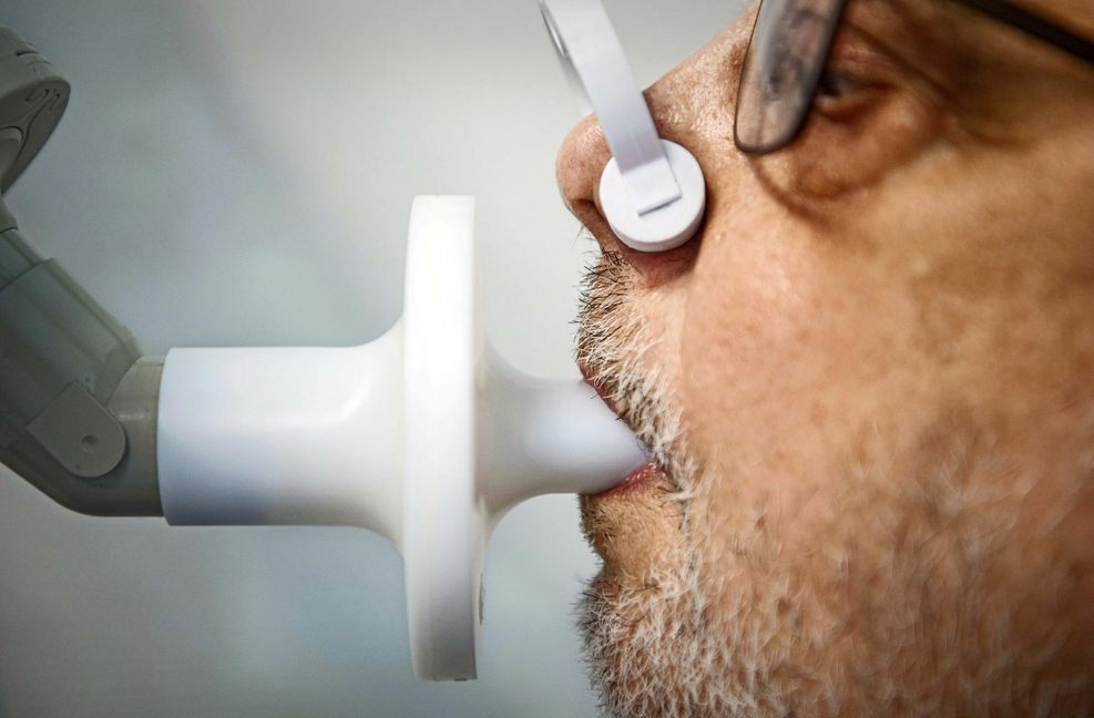 Wie gut ist die Lungenfunktion? Rund 40 Prozent der Corona-Infizierten haben einer Studie  zufolge später Long-Covid-Symptome.
 Foto: dpa/Sina Schuldt