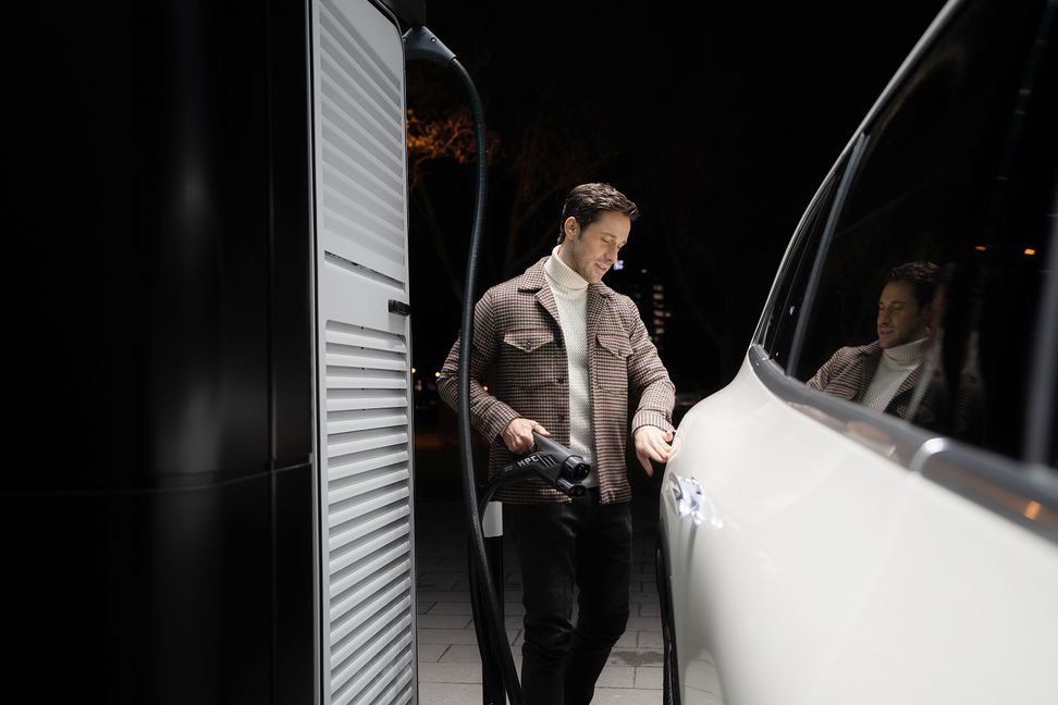 Mit Mercedes me Charge laden Mercedes-Benz Kundinnen und Kunden an über 1,5 Millionen Ladepunkten weltweit. Bild: z