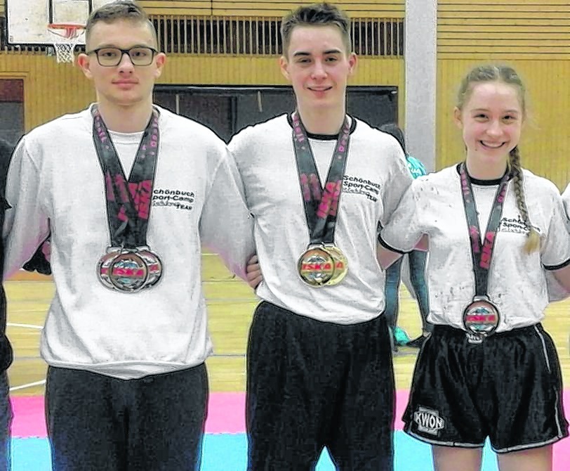 Medaillengewinner bei der deutschen Meisterschaft: Mark Larsow, Nick Schimpf, Annabelle Heimerdinger (von links). Bild: z