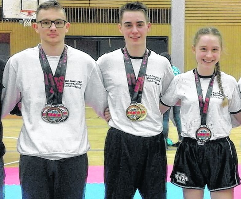 Medaillengewinner bei der deutschen Meisterschaft: Mark Larsow, Nick Schimpf, Annabelle Heimerdinger (von links). Bild: z