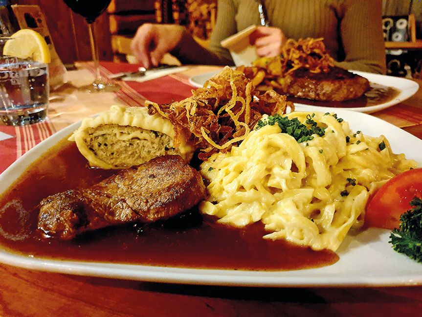 Im Krabba-Nescht legt man Wert auf Qualität und produziert die Maultaschen und Spätzle selbst. Bild: Celine Imensek