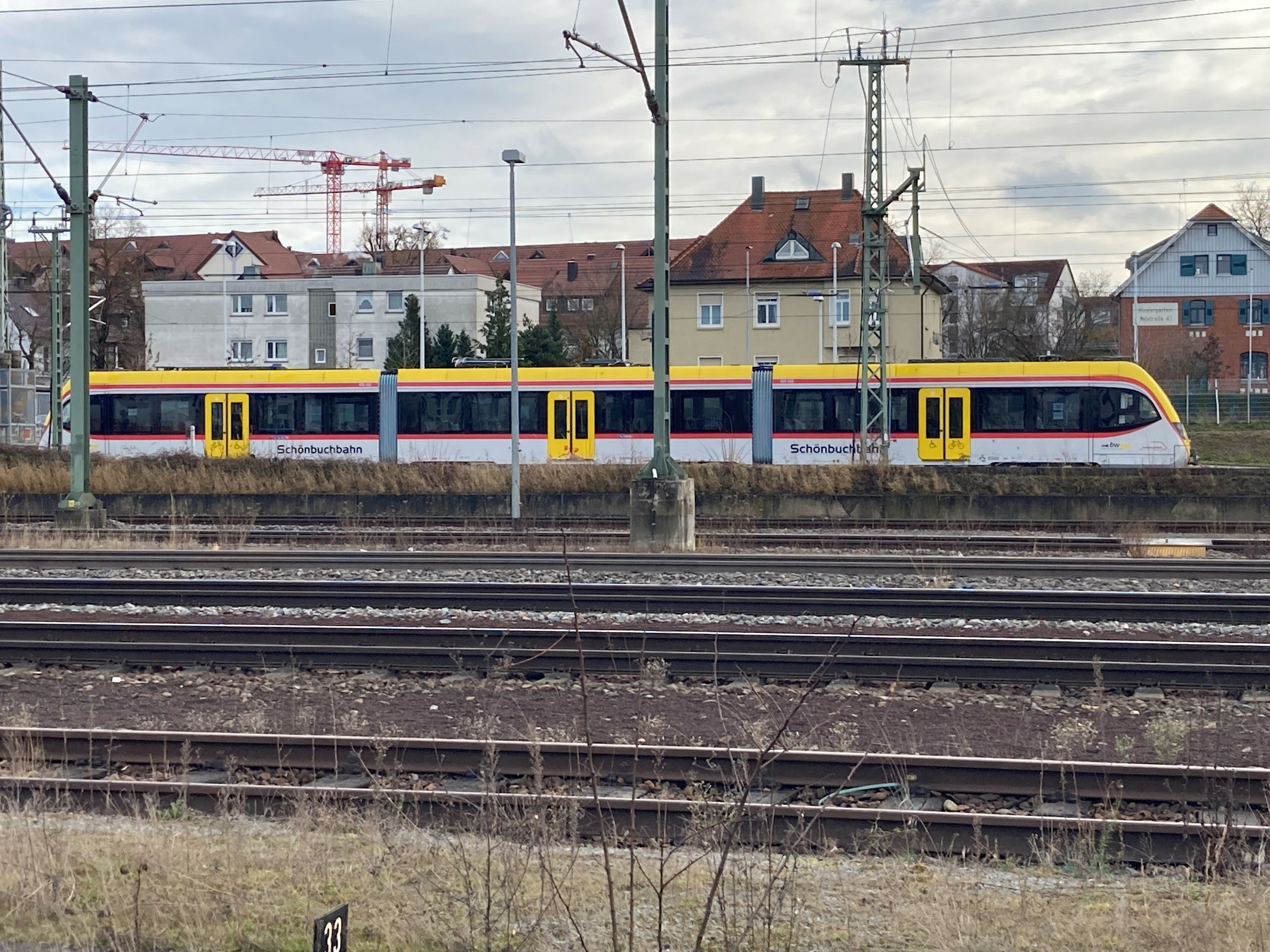 Auf dem Wartegleis: die neuen Züge der Schönbuchbahn. Bild: Jung