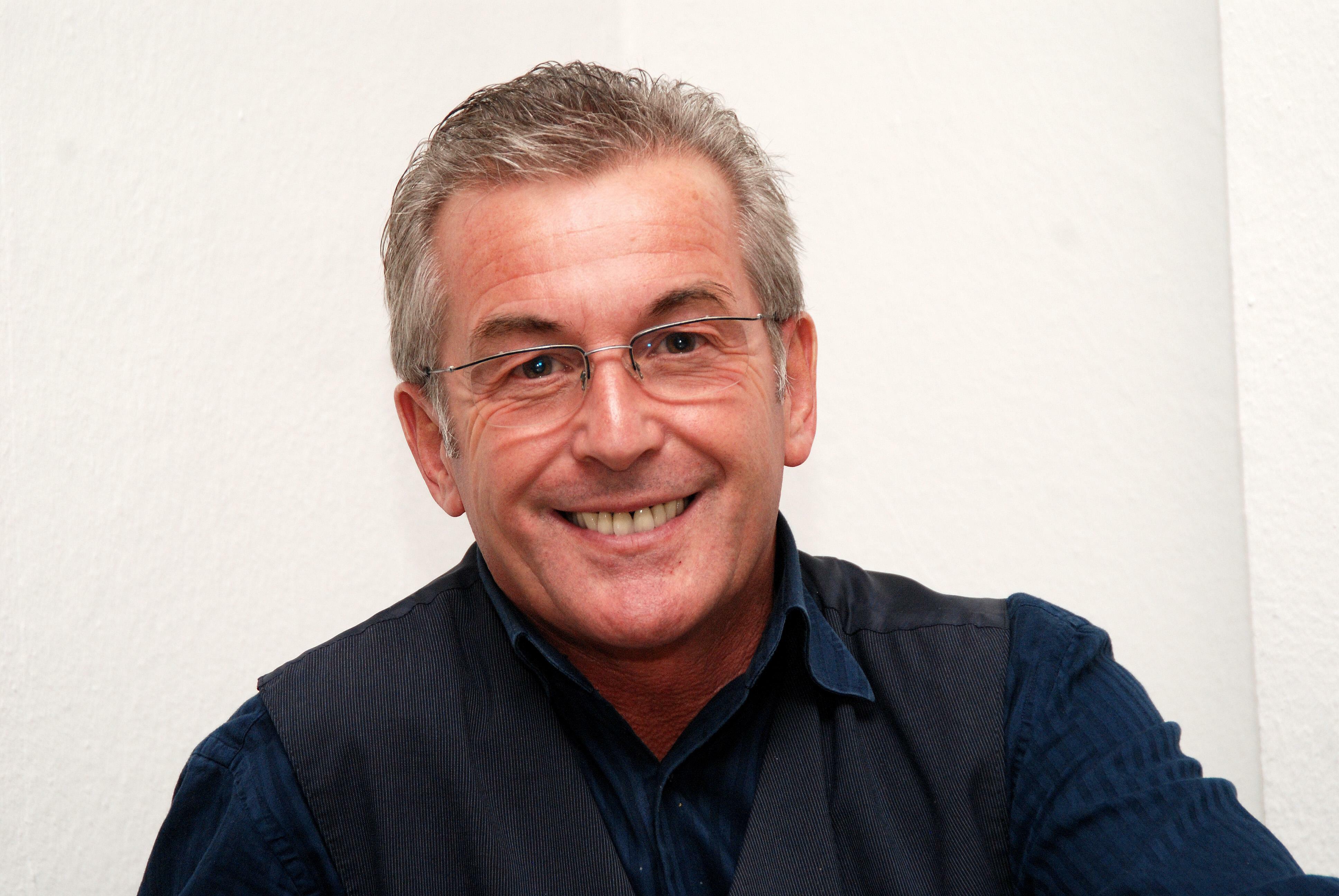 Gerhard Gamp ist seit vielen Jahren die treibende Kraft hinter der Kleinkustszene auf dem Böblinger Schlossberg.  Bild: Stampe