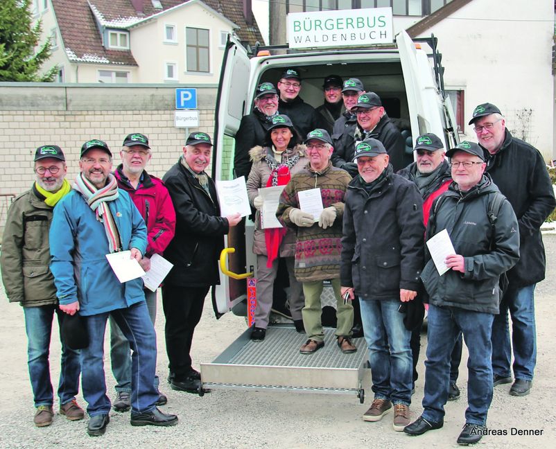 Ehrenamtliche sorgen dafür, dass seit knapp einem Jahr ein Bürgerbus durch Waldenbuch fährt. Bild: Denner