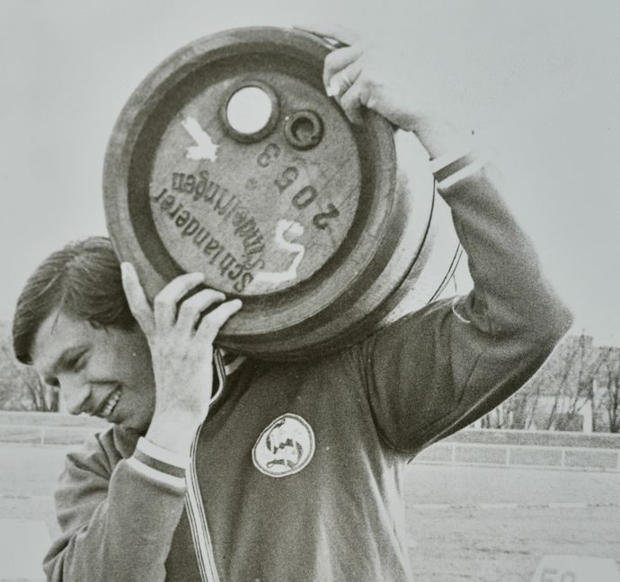 Hart arbeiten und ordentlich feiern. Als Athlet und als Trainer war Wolfgang Fischeder beides wichtig. Bild: M. Schmidt/Archiv Reichert