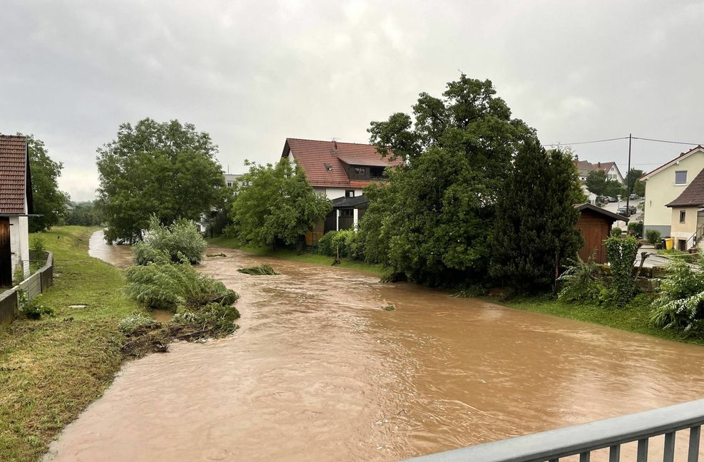 In Neuhausen auf den Fildern stand das Wasser hoch. Bei Überschwemmungen greift eine Elementarschadenversicherung.
 Foto: 7aktuell.de/Alexander Ha..