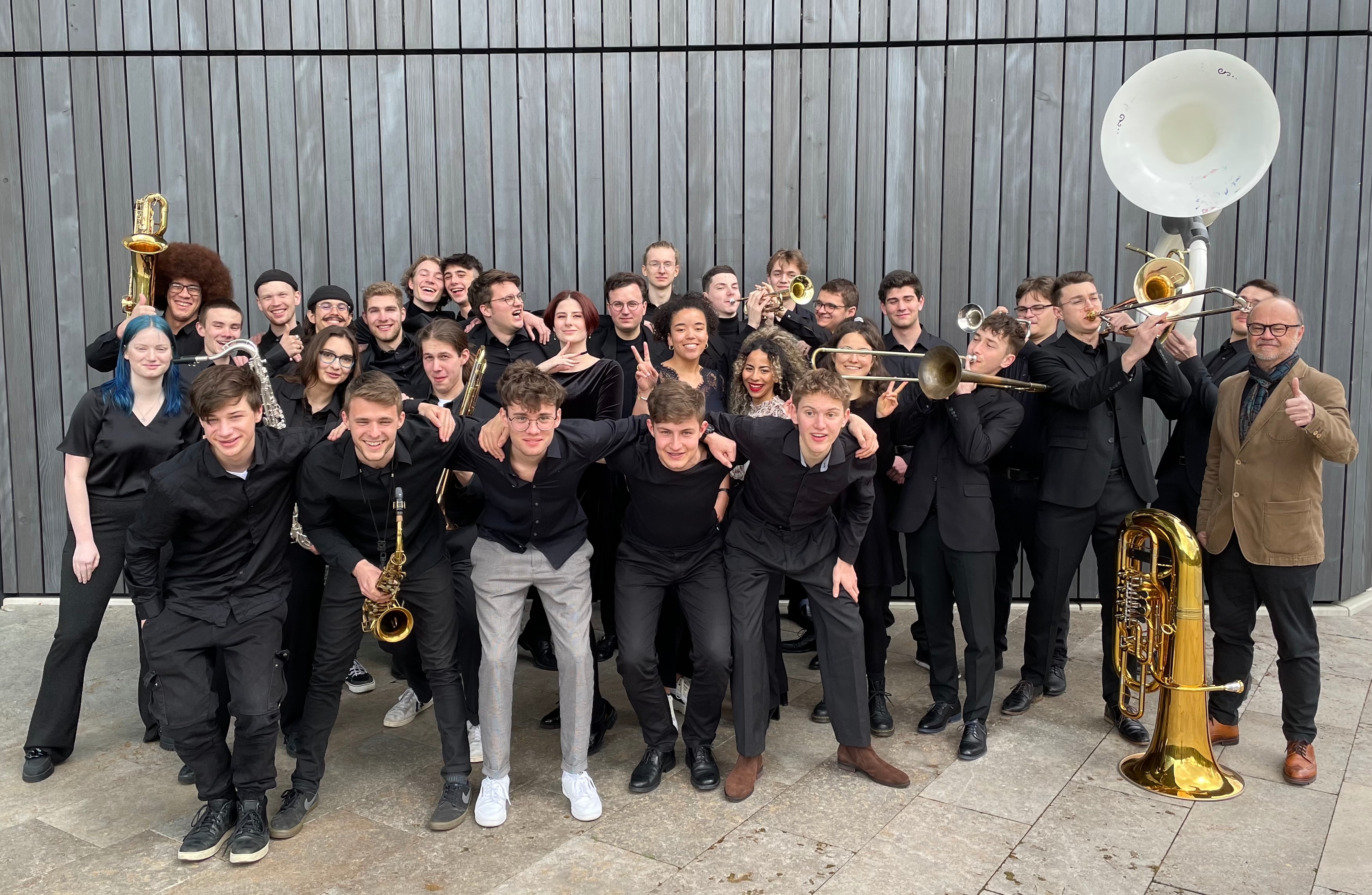 Das Landesjugend-Jazzorchester „Lajazzo“ musiziert zusammen mit den AEG-Bands im Böblinger Albert-Einstein-Gymnasium.     Bild: z