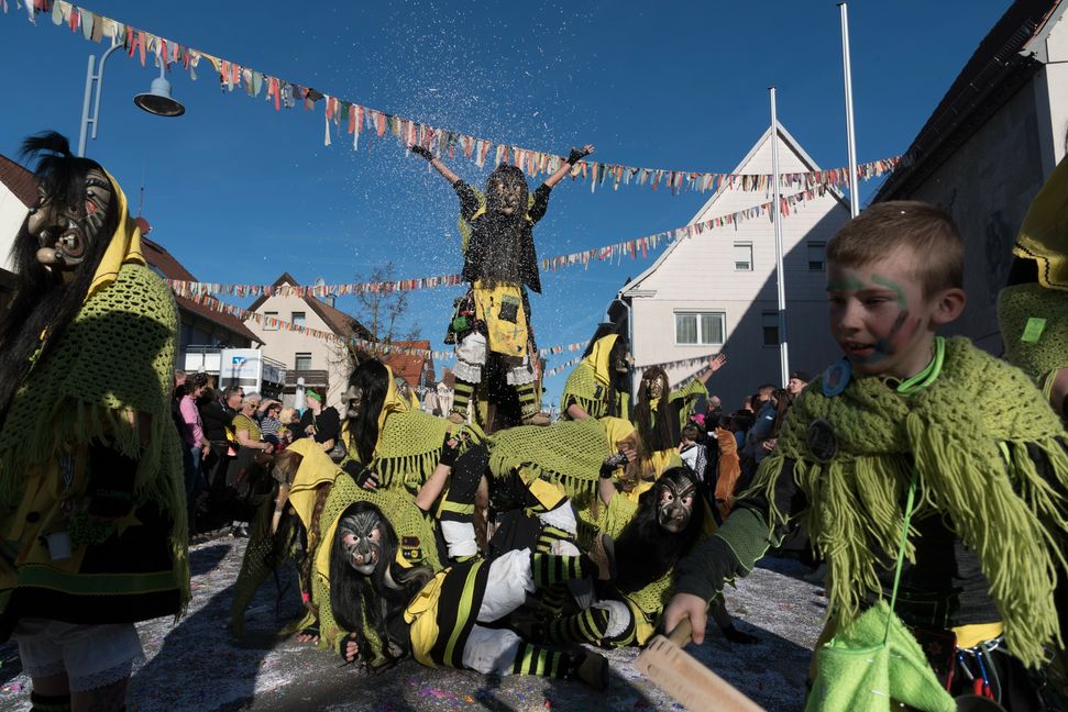 Am Sonntag geht in Ehningen der große Fasnets-Umzug über die Bühne. Traditionell werden mehrere Tausend Narren aus der ganzen Region erwartet.    Archivbild: Nüßle/A