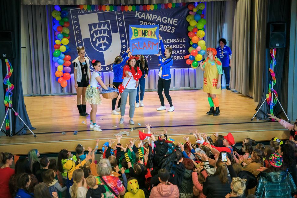 Schon beim Kinderfasching war die Maichinger Turn- und Festhalle bis auf den letzten Platz belegt. Bild: z