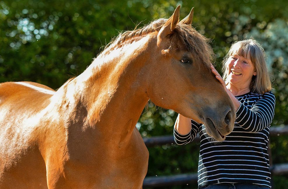 Petra Teegen mit einem ihrer Schützlinge.