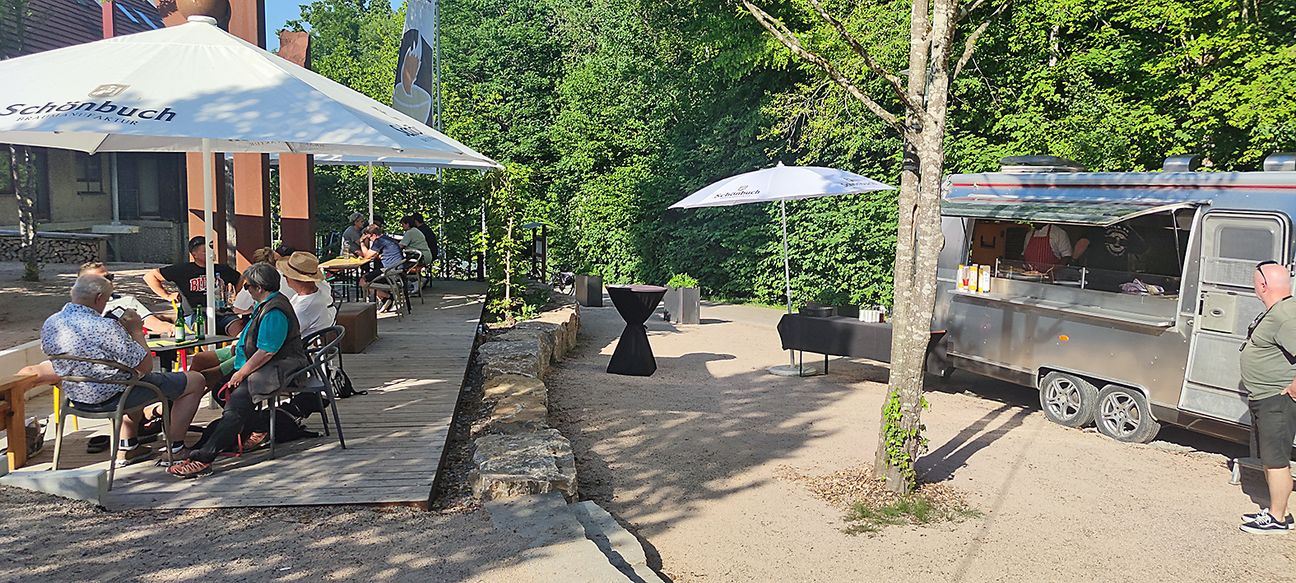 Im Biergarten und im Café Fuchsbau ist gut sein. Bild: Zvizdiç: