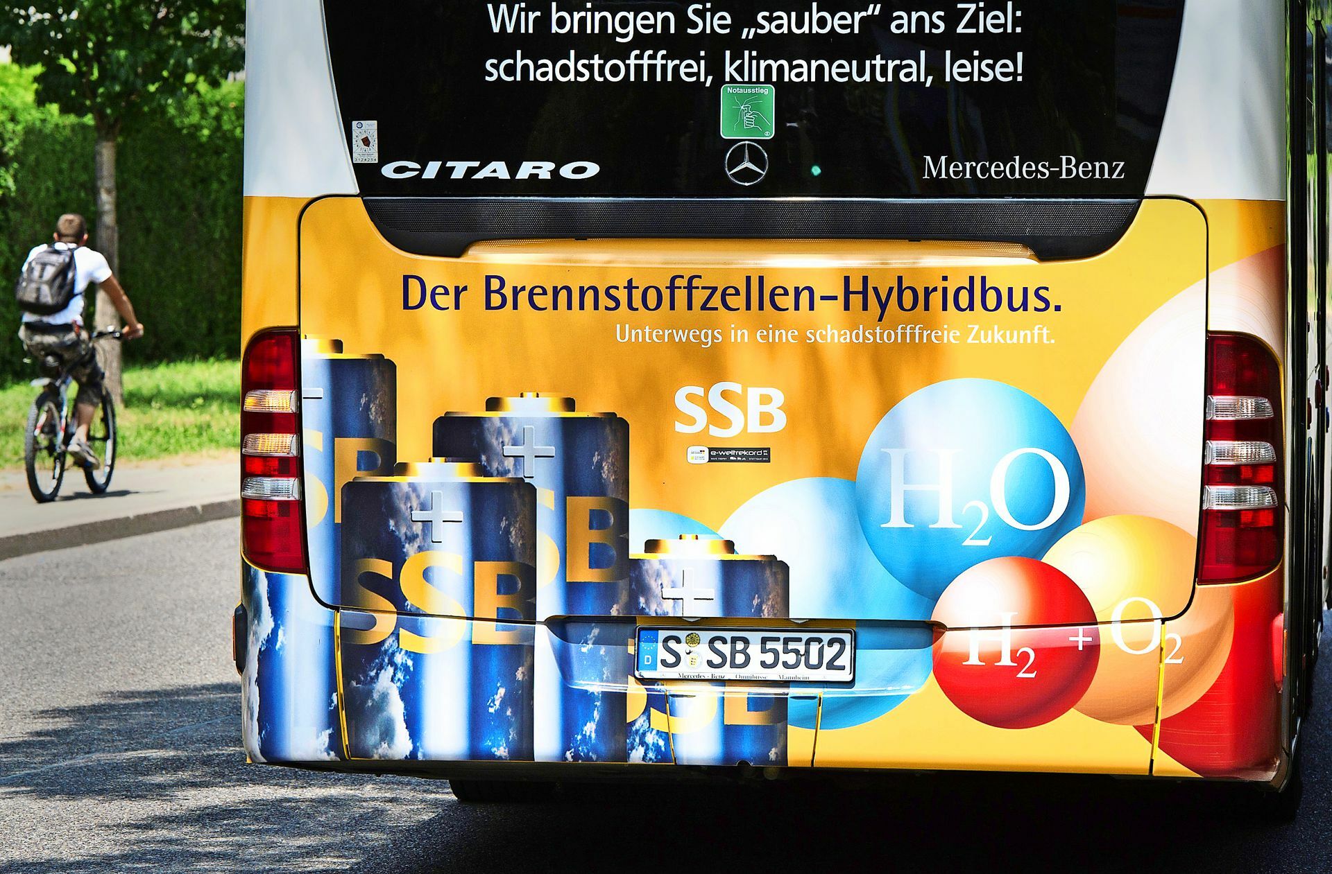 In Stuttgart sind teilweise bereits klimafreundliche Busse unterwegs. Foto: dpa/Marijan Murat