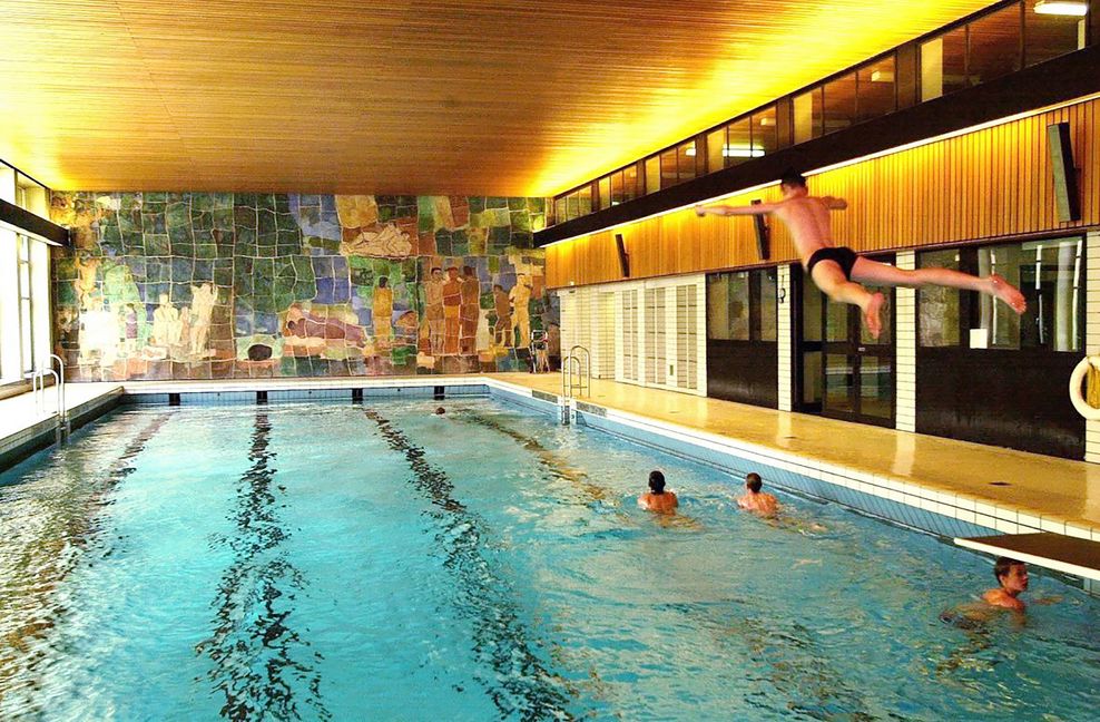 Nur Kaderschwimmer und Schüler der Abschlussklassen dürfen derzeit im Klostergartenhallenbad ihre Bahnen ziehen. Bild: Stampe/A