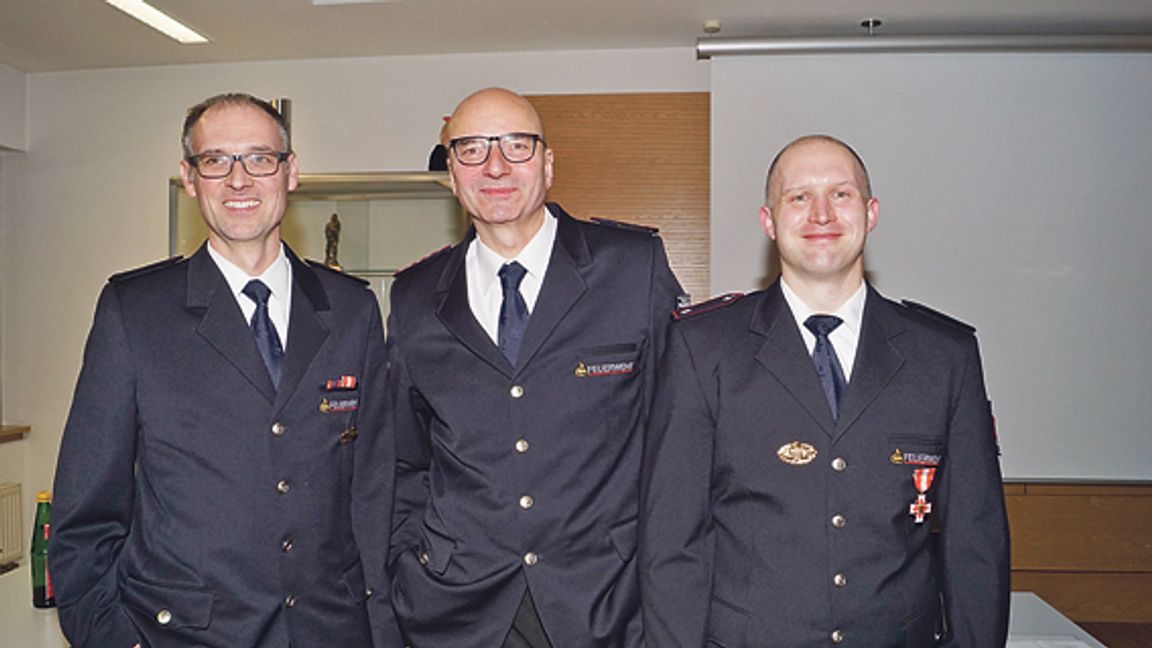 Das neue Führungsteam der Freiwilligen Feuerwehr Sindelfingen: Kommandat Rainer Just (Mitte) und seine neuen Stellvertreter Rainer Wintrup (links) und Thomas Schnaufer. Bild: SDMG/Dettenmeyer