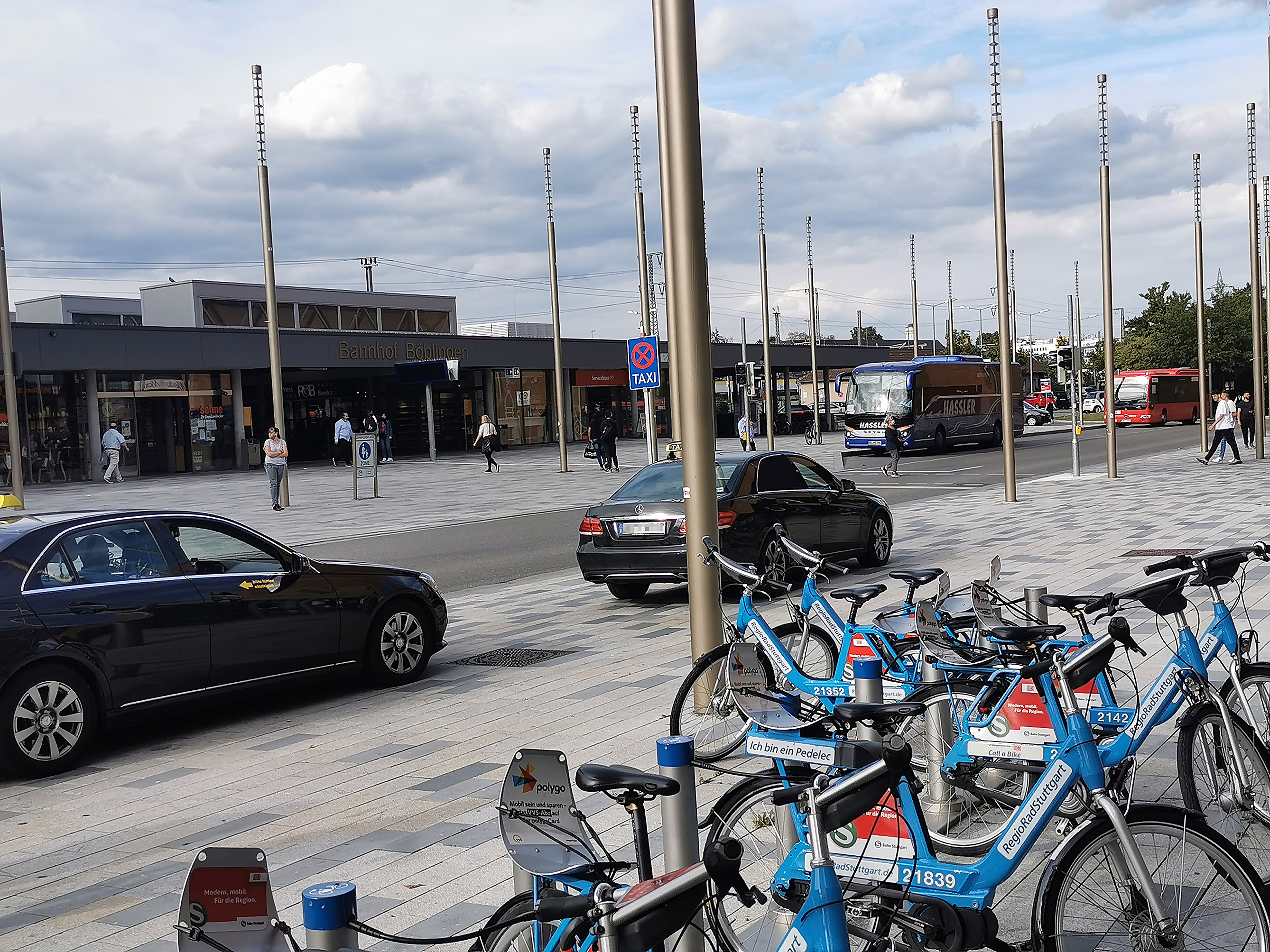 Der Böblinger Bahnhof bietet einen großen Mobilitätsmix. Auch die dort vorhandenen Angebote sollen optimiert werden. Bild: Hamann