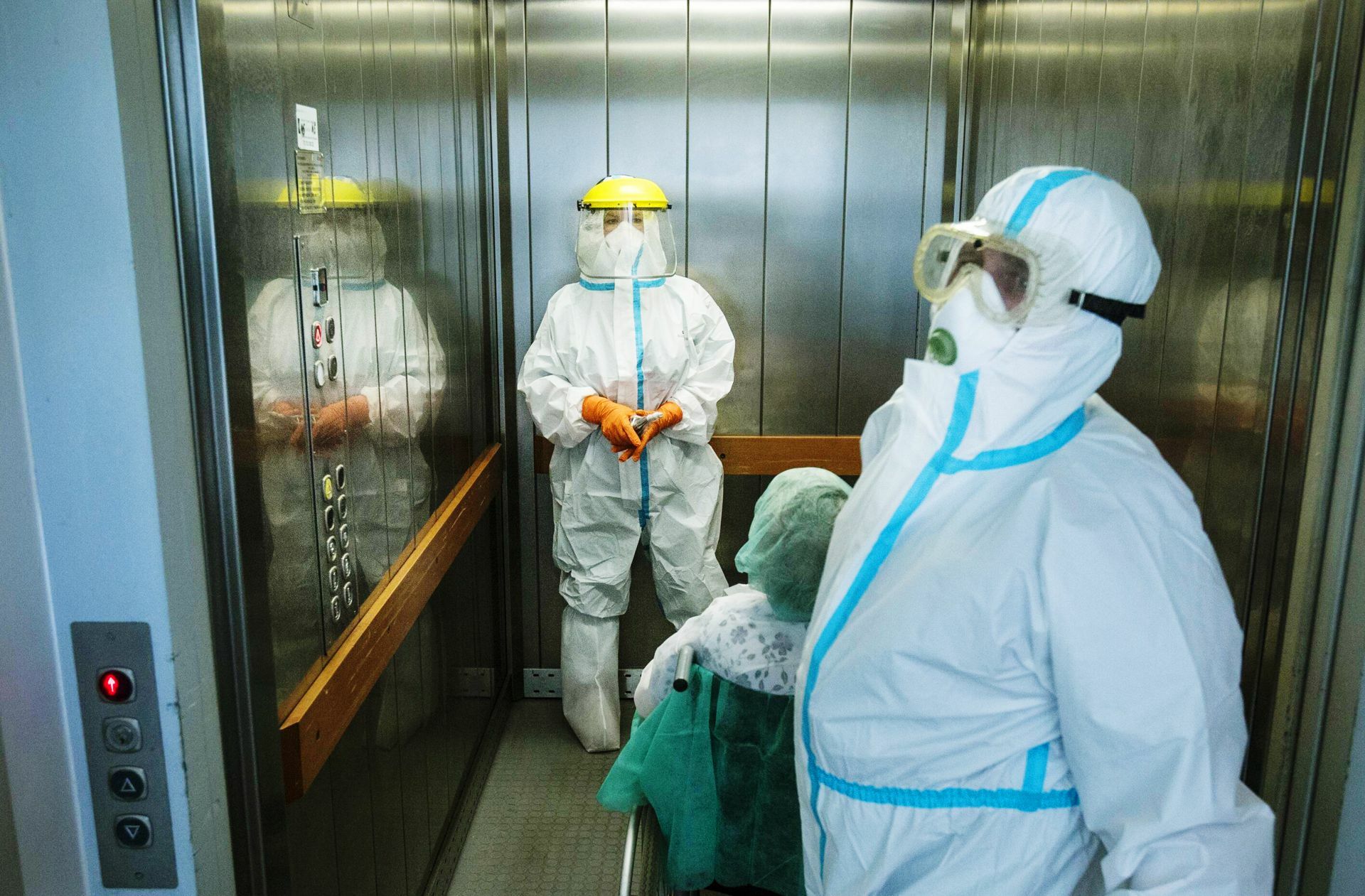 Überlastet: Polens Klinikpersonal, wie hier in Warschau. Unter Druck: das Klinikpersonal in Polen