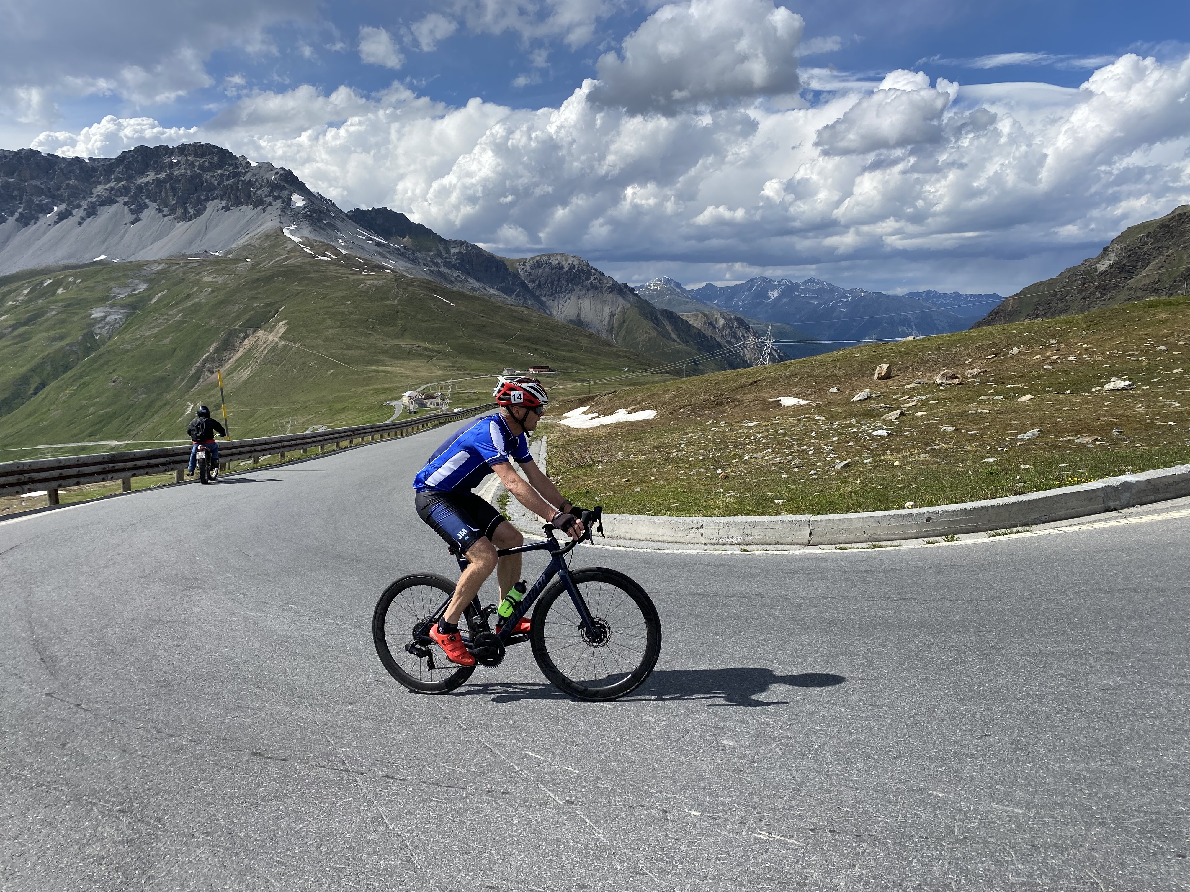 Joachim Marquardt beim "Race across the Alps". Der Herrenberger stellt eich einmal mehr erfolgreich dem härstesten Radrennen der Welt. Bild: z