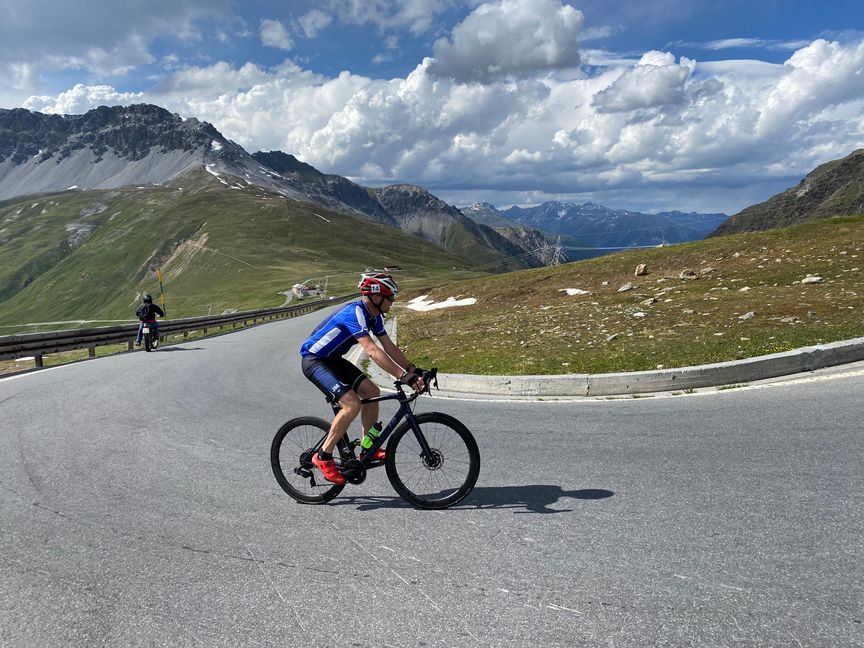 Joachim Marquardt beim "Race across the Alps". Der Herrenberger stellt eich einmal mehr erfolgreich dem härstesten Radrennen der Welt. Bild: z