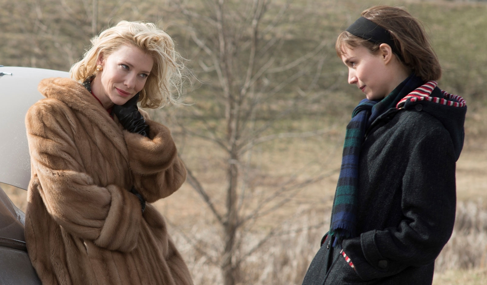 Die angehende Krimi-Autorin Therese und die mondäne „Carol“ haben sich verliebt. Im Jahr 1952 ist das noch eine problematische Angelegenheit.    Bild: z
