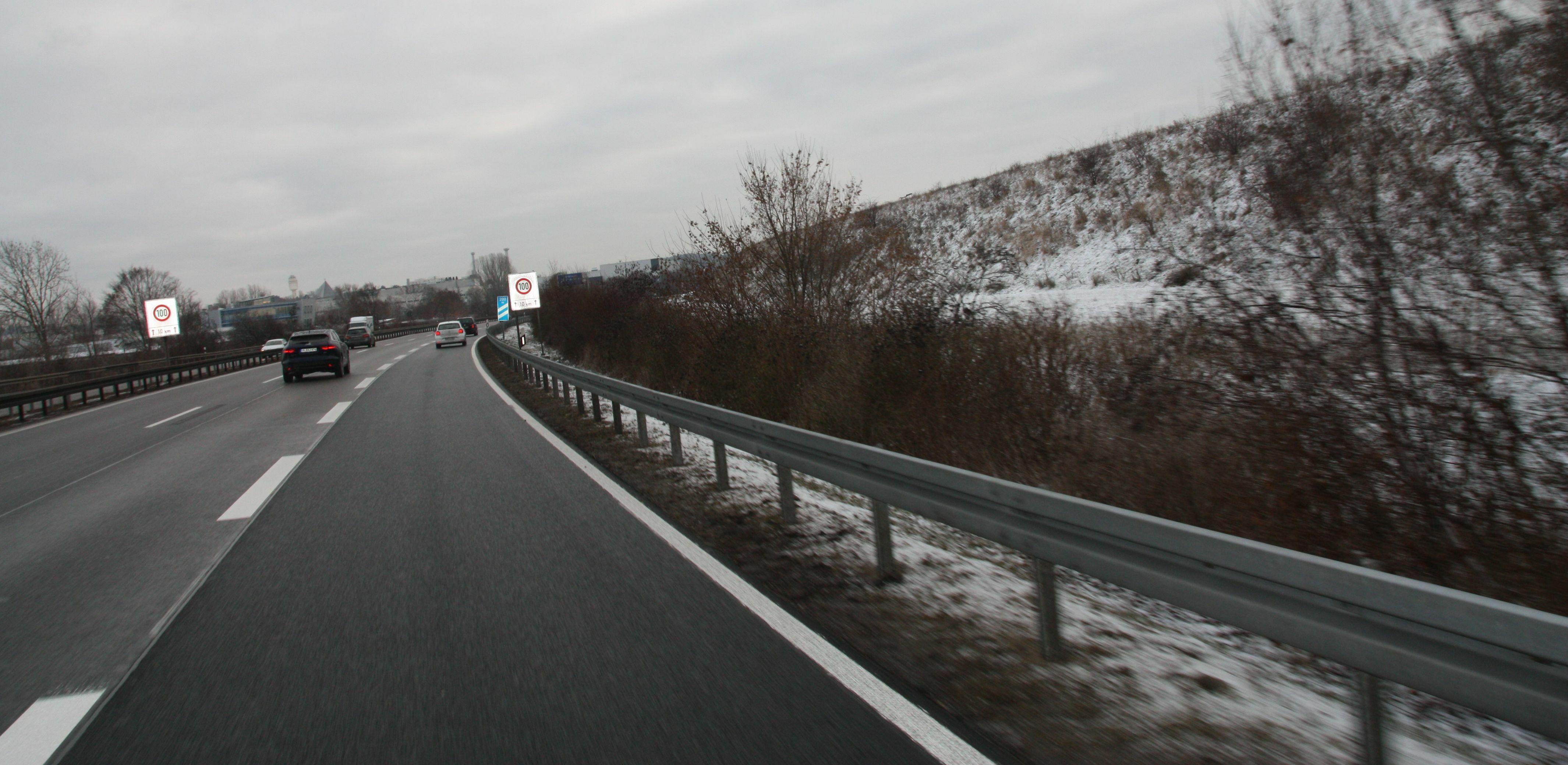 Der so genannte Entflechtungsstreifen auf der A 81 zwischen Hulb und Ausfahrt Böblingen/Sindelfingen stellt viele Autofahrer vor ein Rätsel.	
Bild: Jung