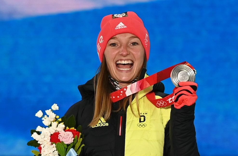 Katharina Althaus gewann die erste Medaille für Deutschland bei den Olympischen Winterspielen in Peking.