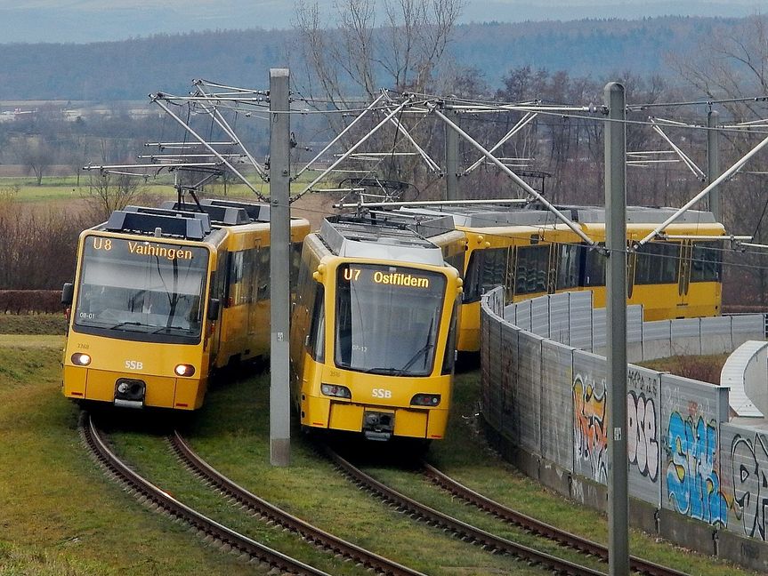 Eines Tages könnte Sindelfingen einen Anschluss an das Schienennetz der Stuttgarter Stadtbahn erhalten. Damit hätte die Stadt nicht nur eine Art Straßenbahnverbindung nach Vaihingen, sondern das Sindelfinger Stadtgebiet würde mit dieser Bahn weiträumig erschlossen und eine Schienenverbindung über das Daimlergelände am Flugfeld zum Böblinger Hauptbahnhof führen.   Symbolbild: Wikipedia / Gwesy