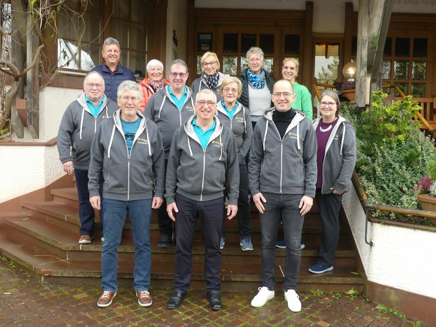 Das Böblinger Sportkreis-Präsidium und –Ausschuss um Präsident Ekkehard Fauth (vorne Mitte) bei der Klausur in Kälberbronn. Bild: H. Schmidt