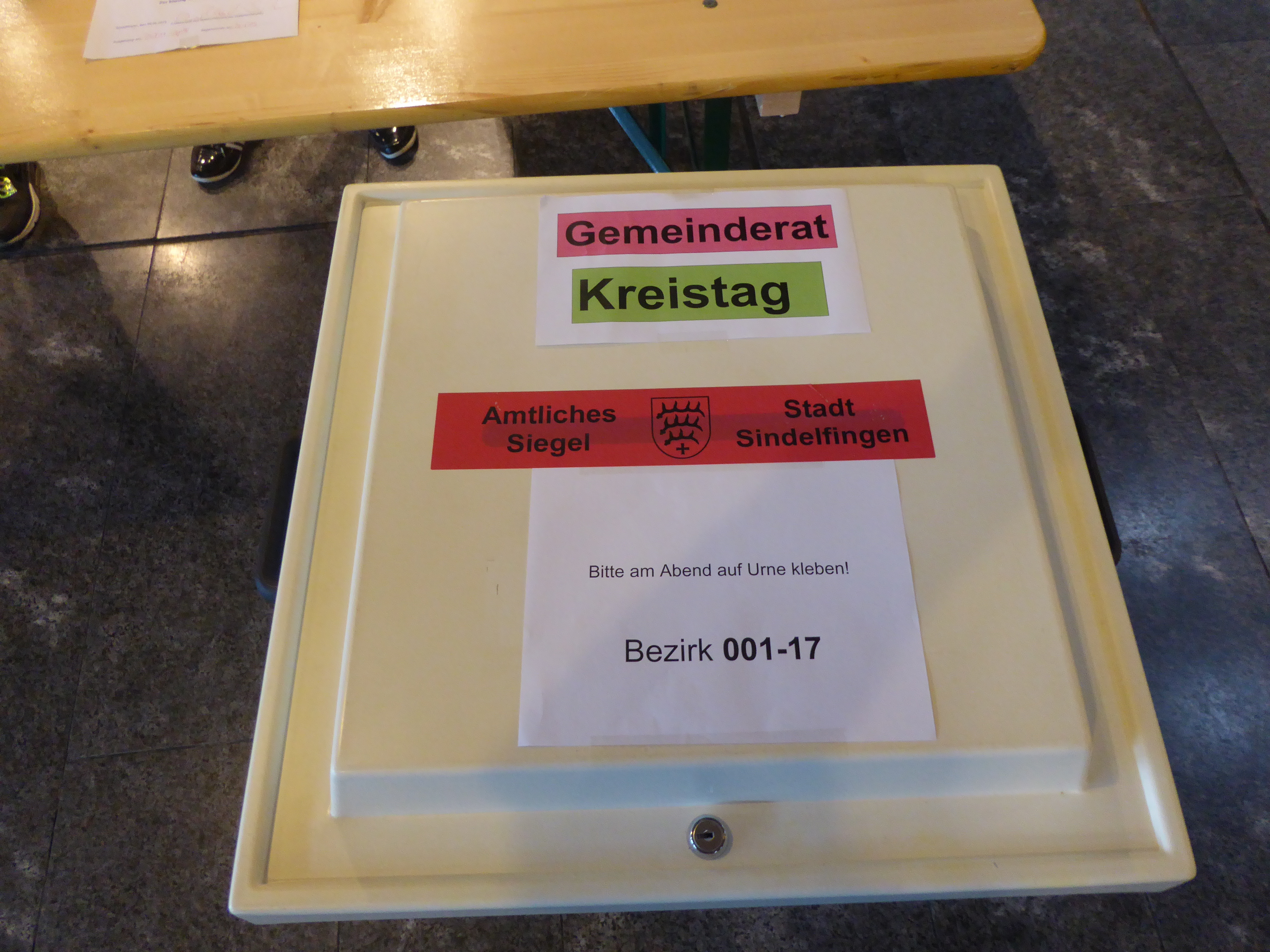 Versiegelte Urne für Gemeinderats- und Kreistagswahl in Sindelfingen. Bild: P. Bausch