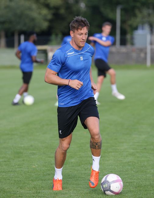 Michael Klauß im Sommer 2020 beim Trainingsauftakt in Freiberg. Danach setzte ihn eine Waden-Verletzung für Wochen matt.
Bild: Baumann