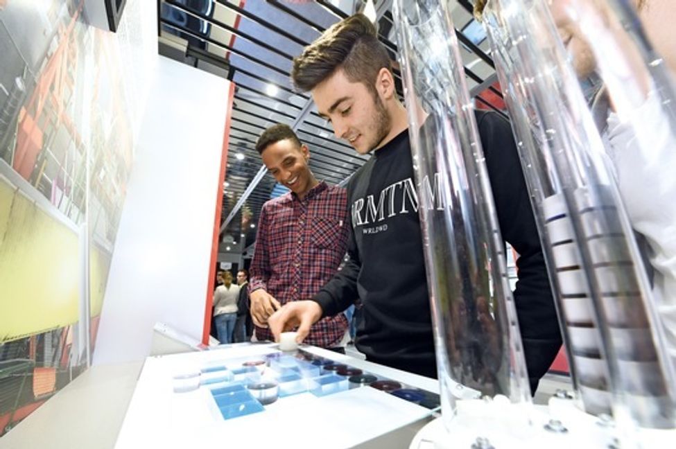 Die mobile Industriewelt "Discover Industry" ist in Böblingen zu Gast.    Bild: z