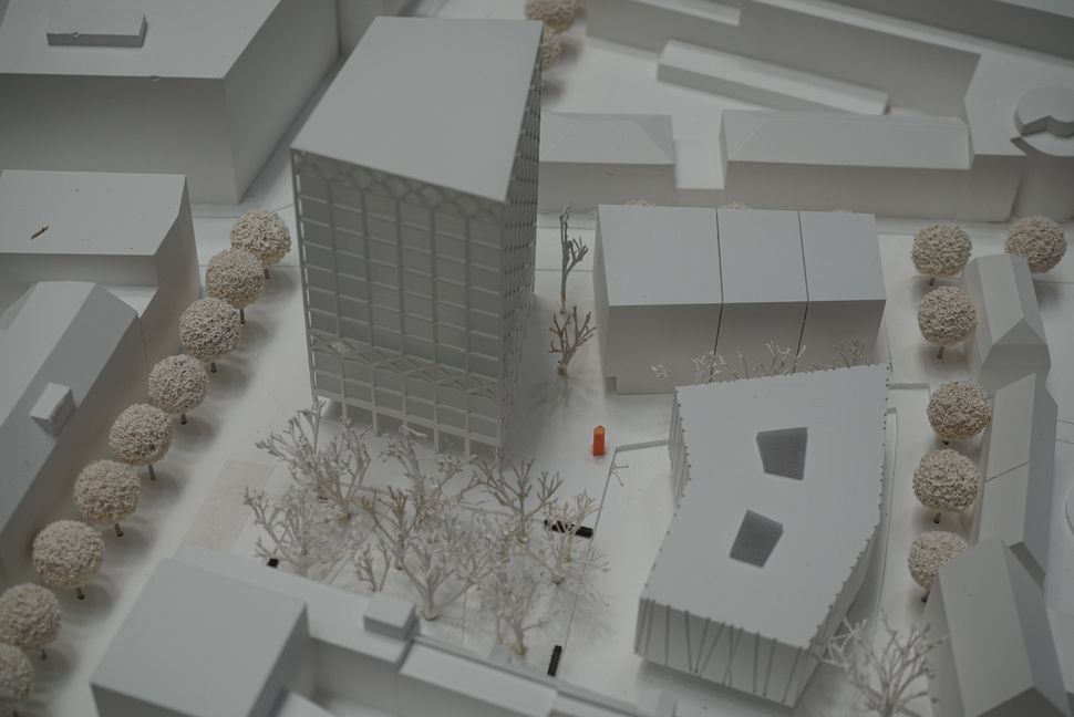 Der Siegerentwurf für das Post-Voba-Areal aus der Vogelperspektive vom Wettbachplatz aus gesehen. Die Baumreihe auf der linken Seite steht in der kleinen Mercedesstraße.  Bild: Heiden