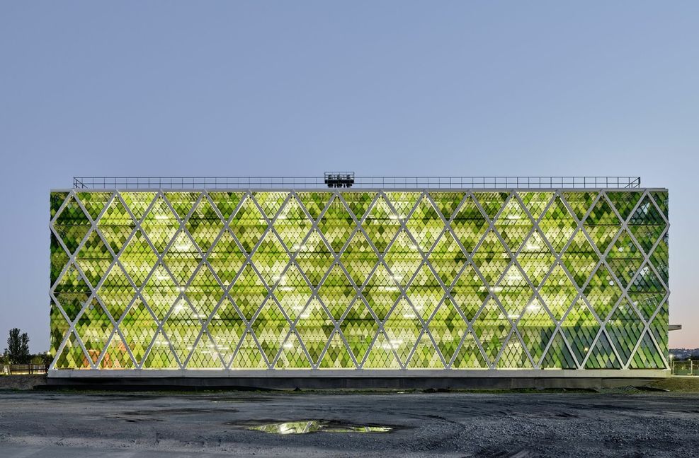 Energiezentrale und Quartiersparkhaus in einem – und ein Eyecatcher dazu: Das Q16 mit seiner Nordfassade. Mehr Einblicke sehen Sie in der Bildergalerie.