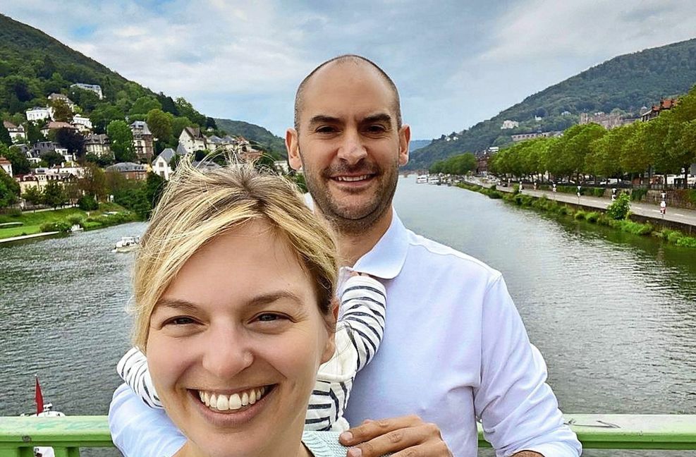 Katharina Schulze und Danyal Bayaz mit ihrem kleinen Sohn in Heidelberg, der Heimatstadt des Finanzministers.
 Foto: Instagram/privat