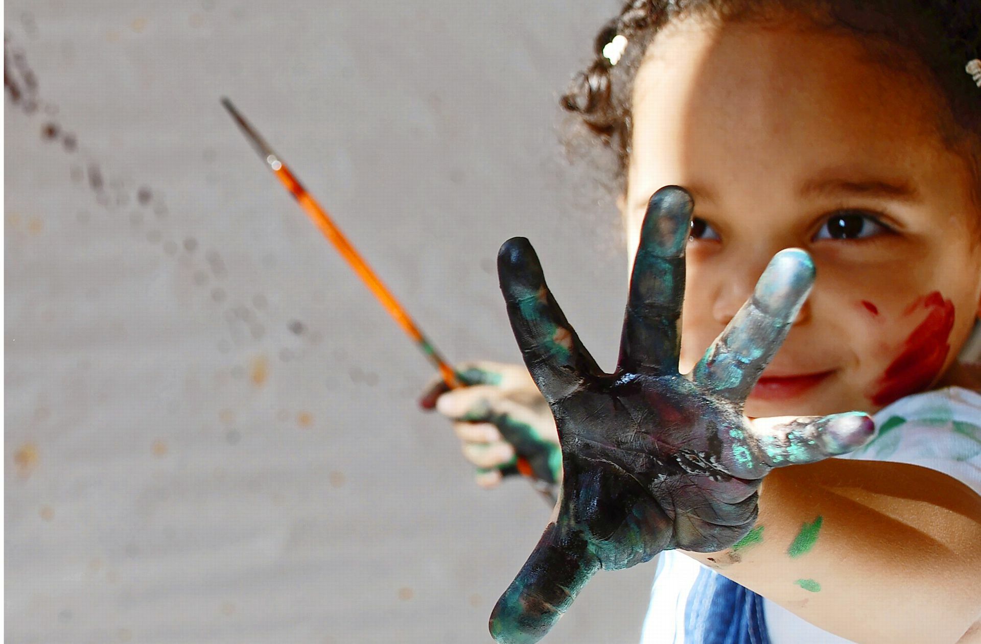 Auch im Atelierraum brauchen Kinder Impulse.
 Foto: DURIS Guillaume - stock...
