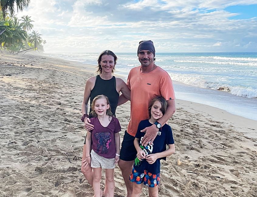 Tina und Andreas Habl mit Elli und Levin am Strand. Bilder: Hamann