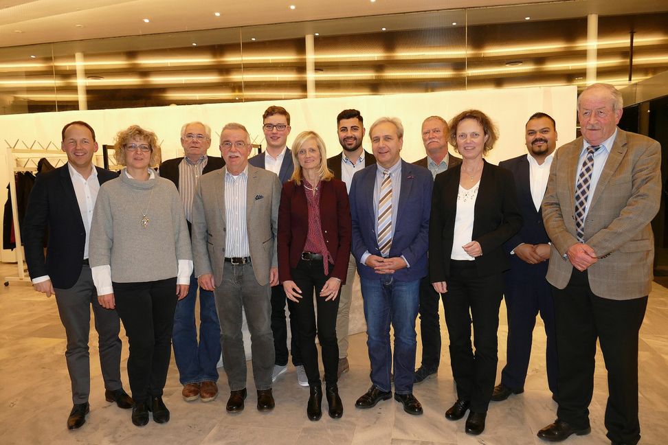 Die ersten zehn auf der CDU-Liste für die Kernstadt Sindelfingen: Beate Brandelik-Zimmer, Hermann Ayasse, Günter Niebel, Tobias Ehret, Maike Stahl, Wahab Moradi, Georg Schindler, Andreas Bonhage, Ingrid Schuck, Benjamin Schilling und der Stadtverbandsvorsitzende Walter Arnold (von links). Bild: Lück
