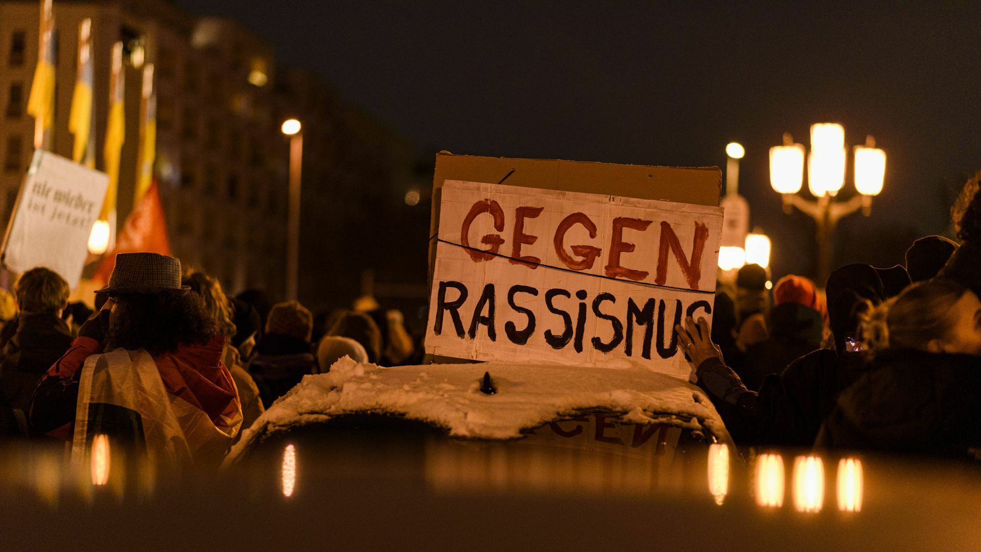 Die Protestwelle gegen rechts ist ins Rollen gekommen – auch auf Seiten der Wirtschaftsvertreter.      Foto: imago/Carsten / Thesing