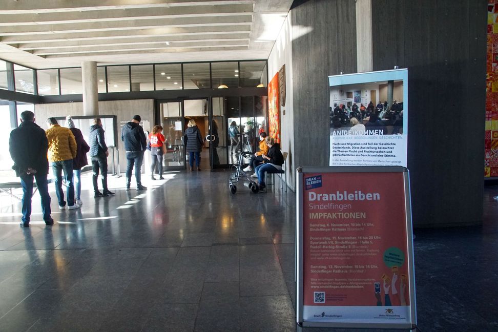 Riesenandrang für das  Impfen auch am Samstag im Sindelfinger Rathaus. Bild: Dettenmeyer
