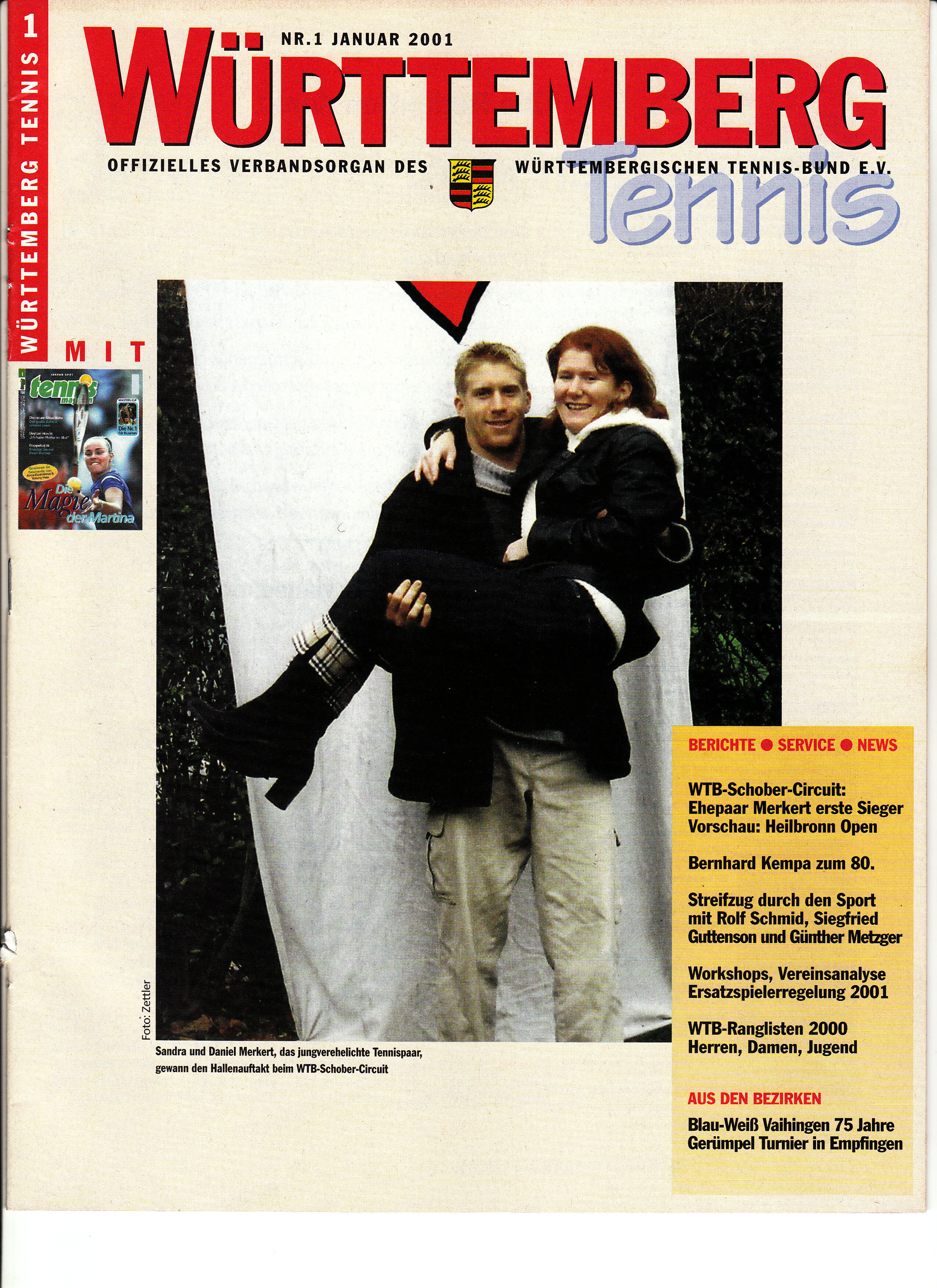 Daniel Merkert trägt seine damalige Ehefrau Sandra Mitrovic auf der Titelseite von "Württemberg Tennis" auf Händen. Bild. Volkmann