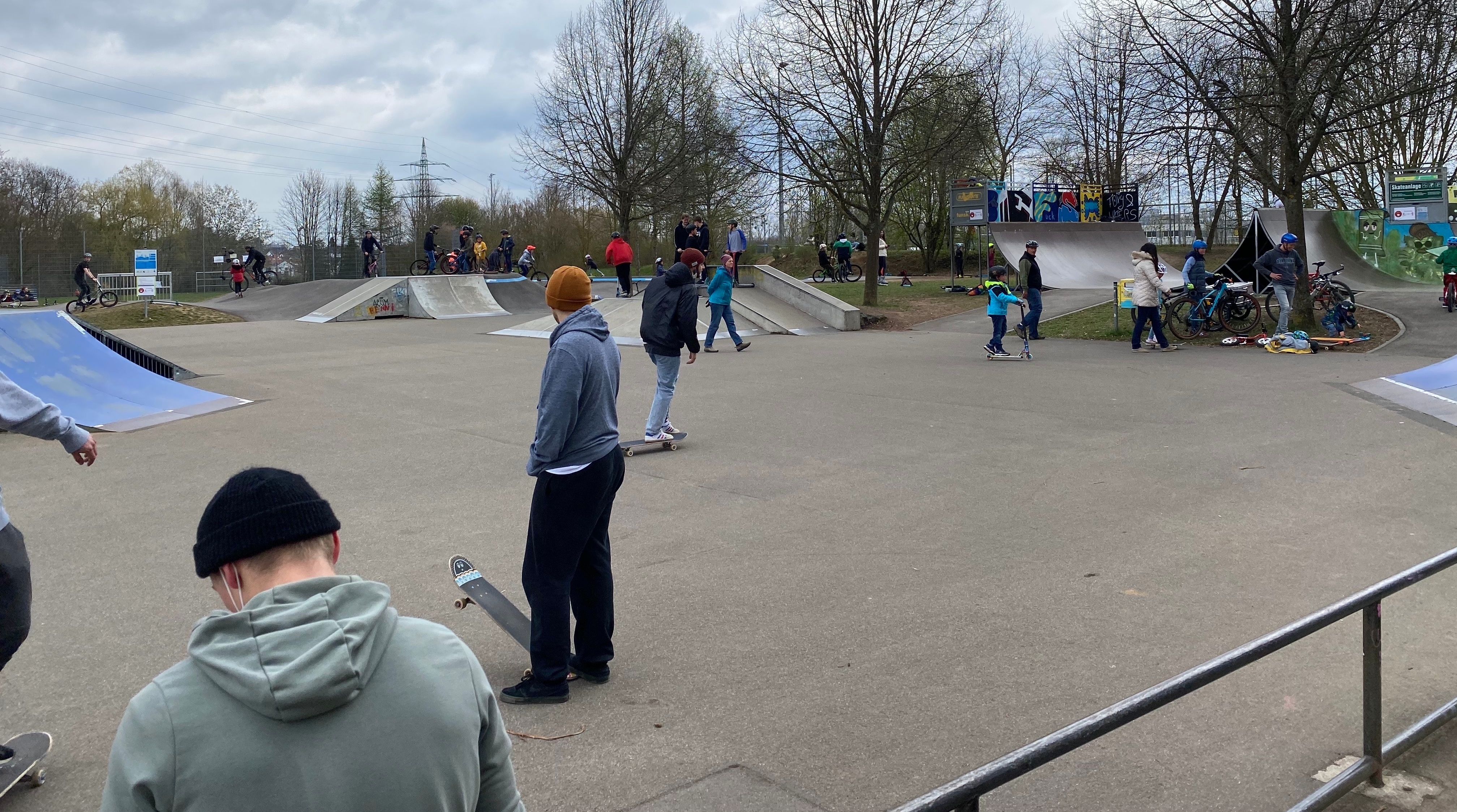 Gut besucht: Der Skatepark am Glaspalast.                               Bild: z