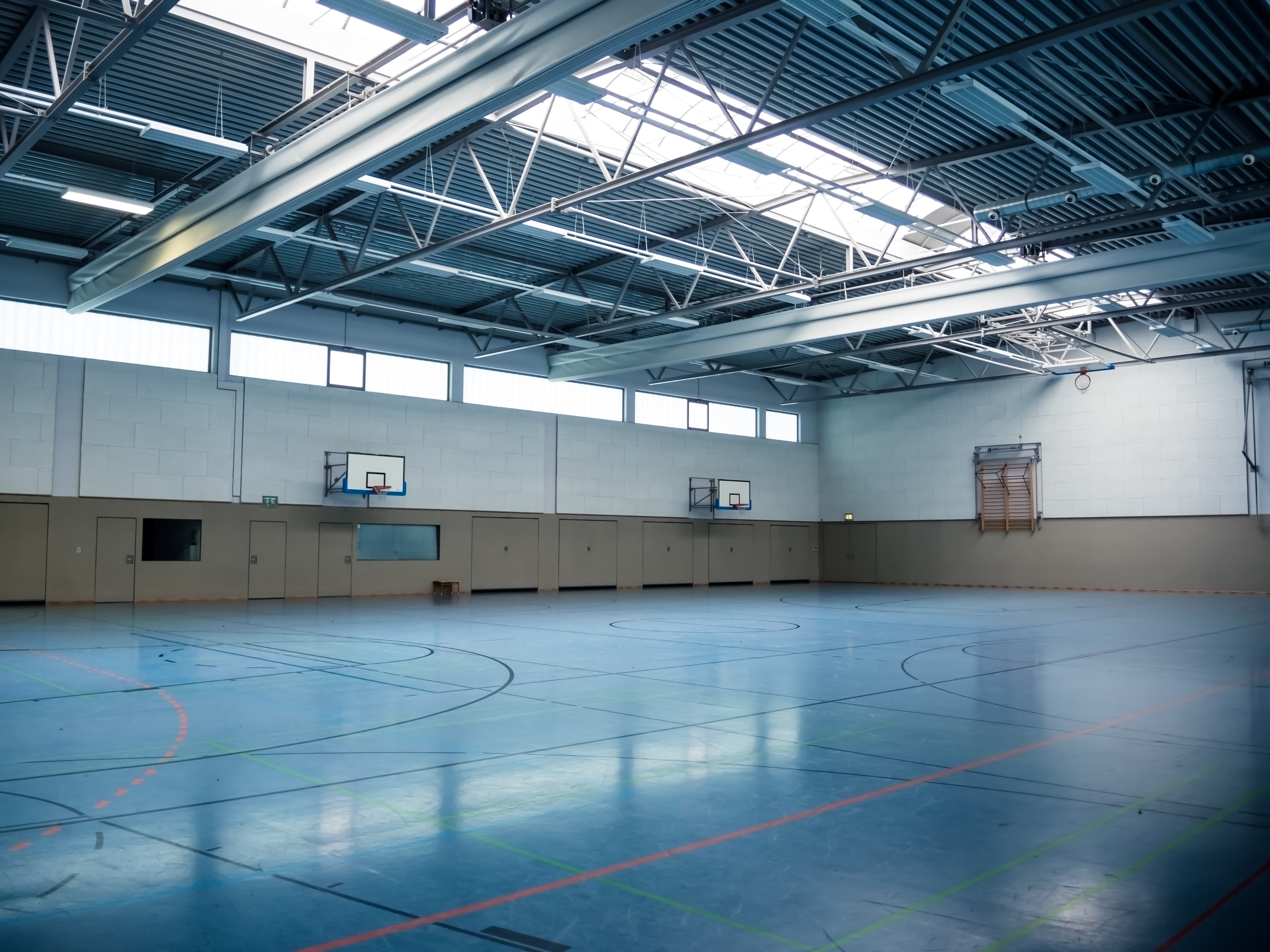 Spielfeld in einer Sporthalle
