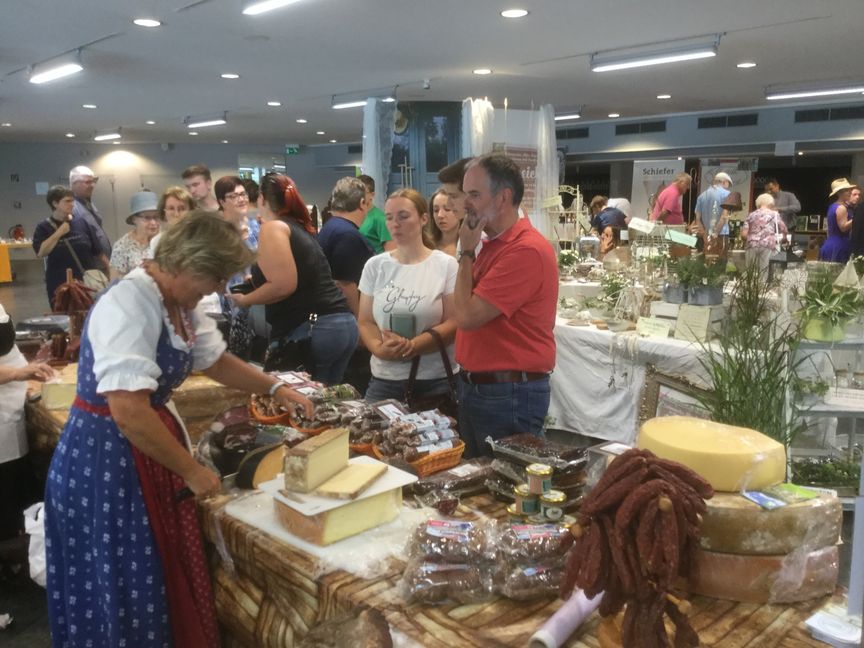 Auf die Besucher der  Messe "Gernusswelten" warten in der Kongresshalle 30 Stände mit Angeboten von A wie Auftstriche aus der Region bis Z wie Zigarren aus der Dominikanischen Republik.   Bild: z