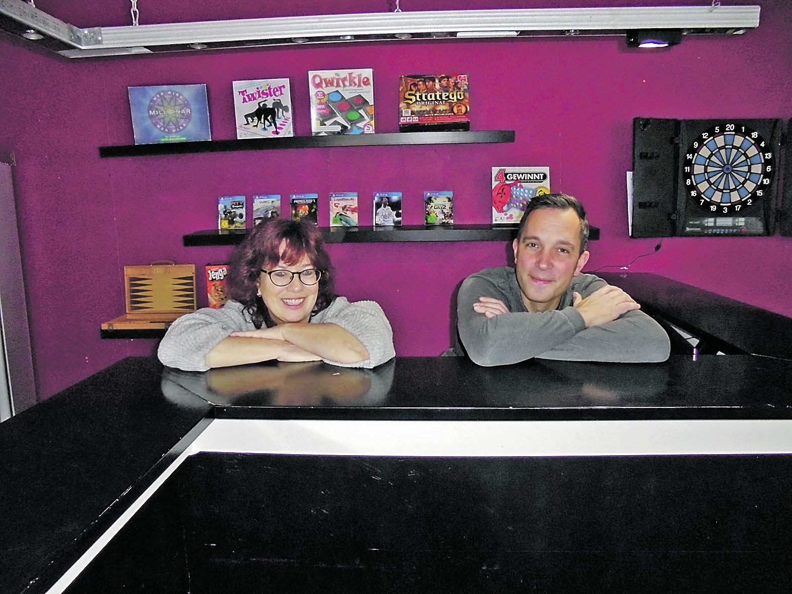 Jutta Becherer und Tom Seichter sind die pädagogischen Fachkräfte im Jugendtreff Maichingen. Bild: z