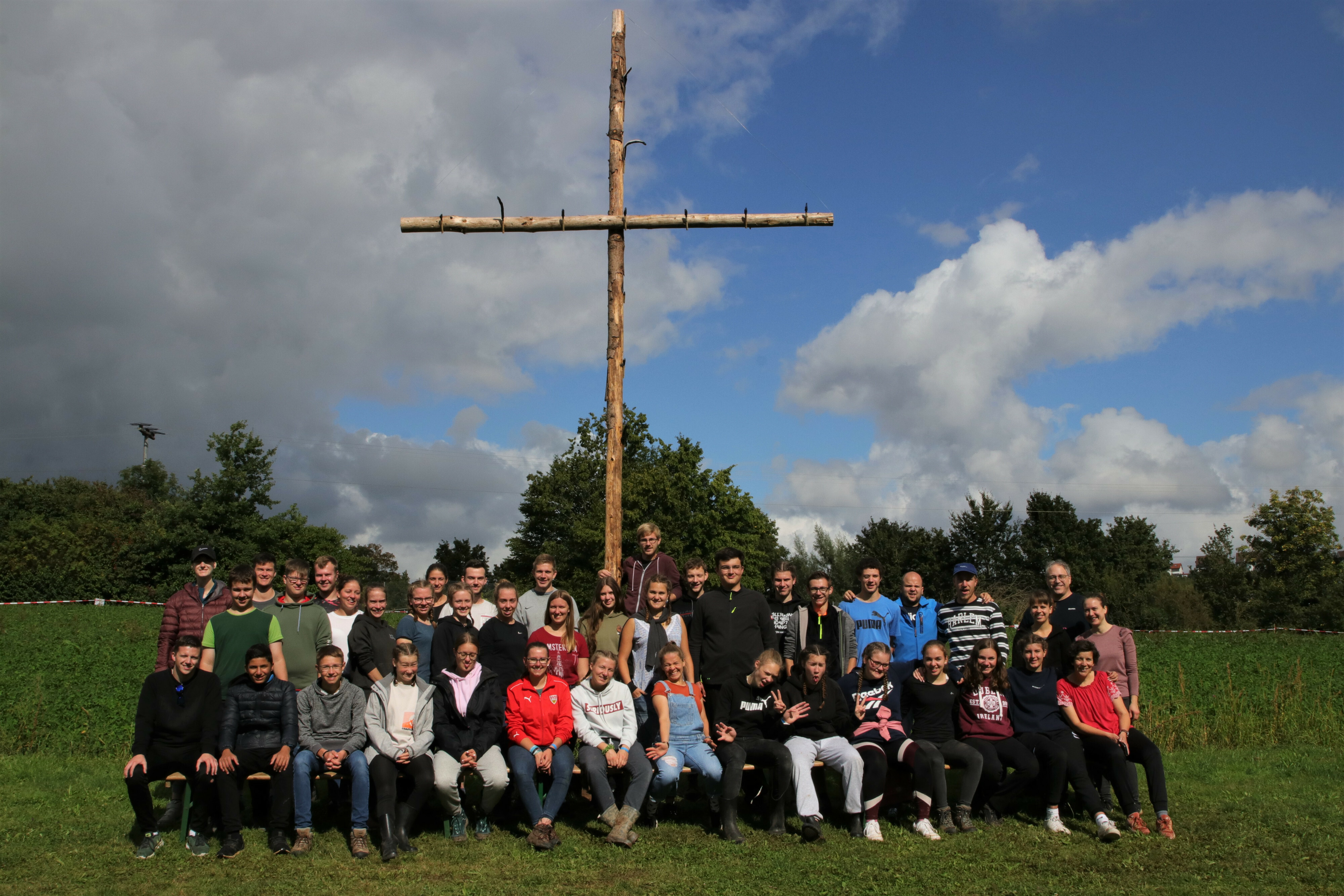 Beim "Plätzle" haben die Mädchen und Jungen des CVJM Holzgerlingen ihr diesjähriges Zeltlager abgehalten. HIer ein Gruppenbild der "14+"-Gruppe.   Bild: z