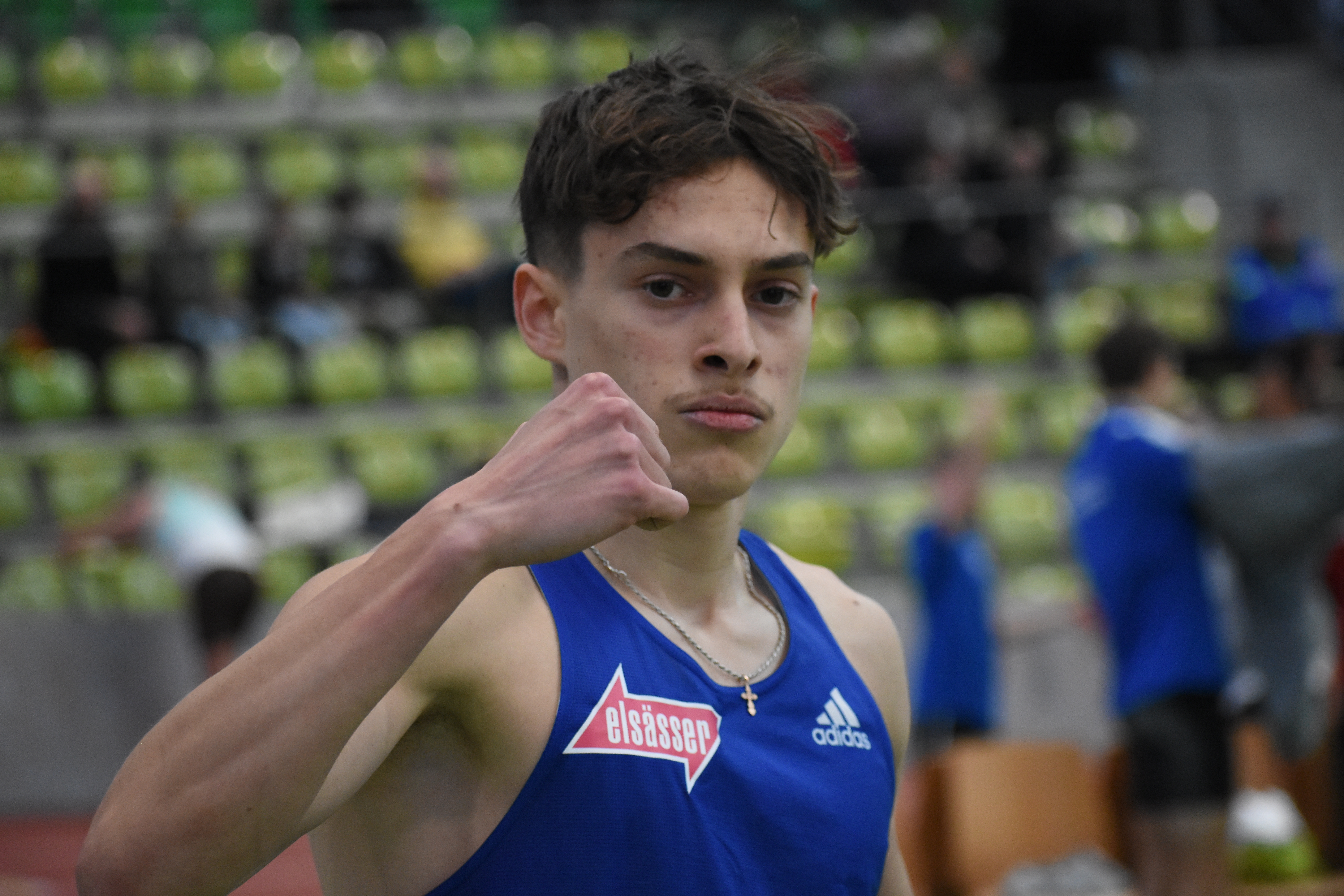 Gleich im ersten Rannen knackt Alexander Stepanov die Norm für die Deutsche Meisterschaft über die 800 Meter. Bild: Schüttke