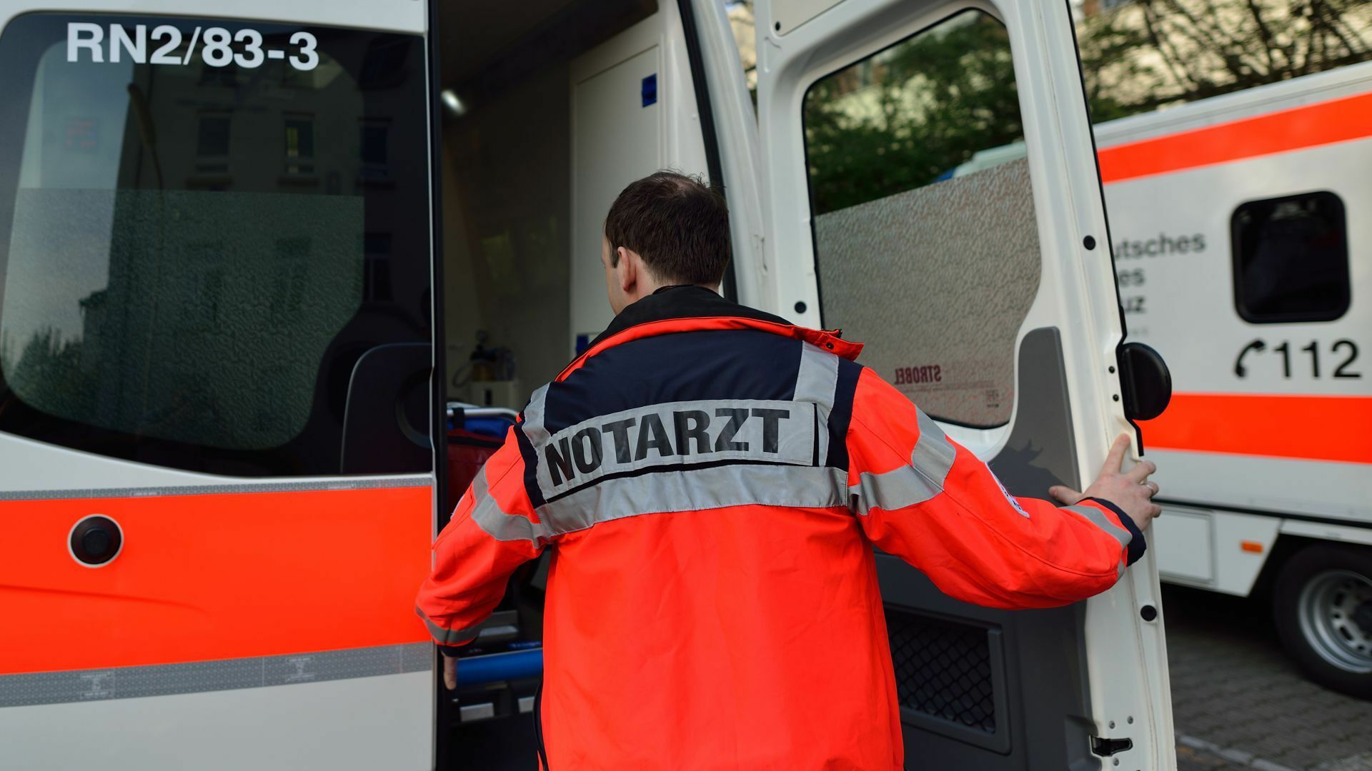 Wann braucht es einen Notarzt, wann reicht ein Besuch beim Hausarzt? Viele wissen das nicht mehr.      Foto: picture alliance/dpa/Uwe..