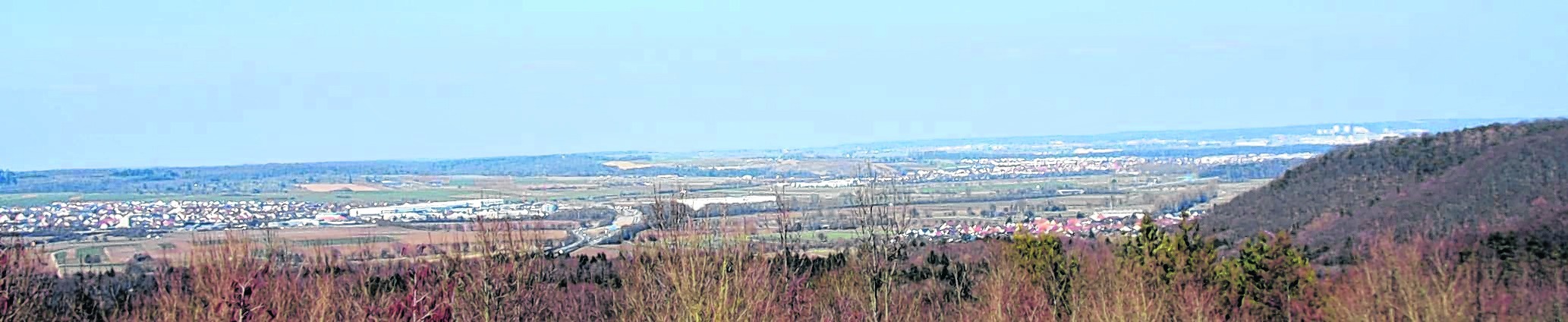 Auch ohne Turm geht der Blick vom Stellberg weit ins Land – zumindest nach Norden, wo Sindelfingen und der Goldberg zu erkennen sind. Bilder: Jung