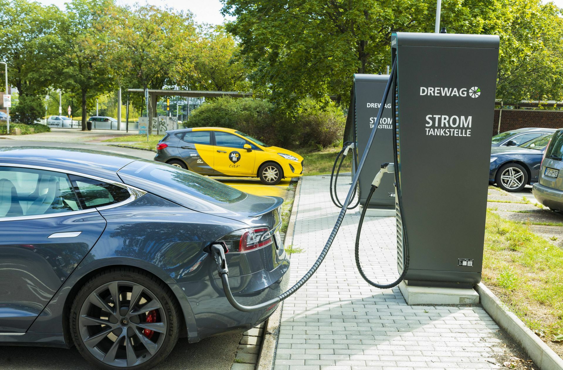 Nur wenn genügend Ladepunkte vorhanden seien,  sei die massenhafte Produktion von E-Fahrzeugen sinnvoll Foto: imago images/Sylvio Ditt..